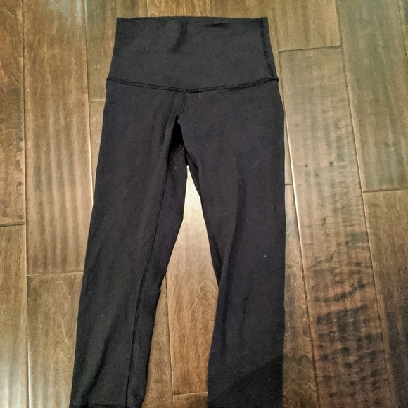 Thick Black Lulu Crops - Picture 1 of 4